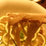 すだちかけそば；麺はこんな感じ