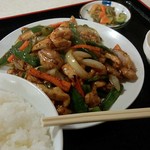 津湘苑 - ランチ　鶏肉と野菜の黒胡椒炒め定食750円