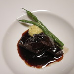 じん市 - 秋田錦牛の赤ワイン煮　インゲンとキタアカリ