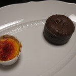 じん市 - 比内地鶏の卵黄のクレームブリュレ、クーベルチュールをたっぷり使ったモワルーショコラ