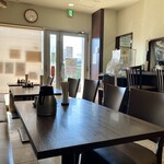 洋食 ひらおか  - 【店内】テーブル席4つ