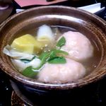 石花海 別邸 かぎや - 吸い物(小鍋仕立て)一文字葱　海上進上　輪牛蒡　椎茸　栗麩　つるな　葛水仙