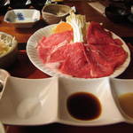 三牛志 藍屋 - 溶岩焼　焼しゃぶ(赤身)：1706円(焼き野菜・サラダ・ごはん・お味噌汁付き)