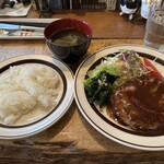 停車場 - 停車場ハンバーグ1,300円税込。ご飯半分。