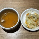 肉オムライス専門店 肉とたまご - スープとサラダ