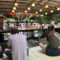 ひろ文 - 一段上の奥が流し素麺を食べる所です