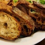 パーラー江古田 - キッシュセットのパン