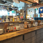 アゲダチ - 木の温もりを感じるカウンター席（椅子有）