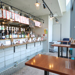 アゲダチ - 開放感のある店内全体（椅子有）