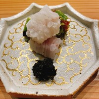 いでの上料理店 - 穴子の刺し身。焼き海苔のペースト。万願寺とうがらしと奈良漬。