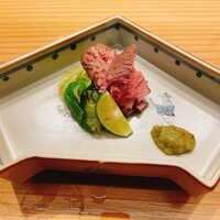 いでの上料理店 - タンのロースト。レタスのお浸し。塩わさび。