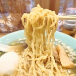 磨宝の鶏中華そば てらうち - 麺も冷水で締めることで、コリコリ食感