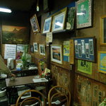 大木洋食店 - 數多（あまた）千社札や冩眞の溢るゝ壁