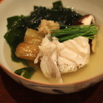 会席料理 岸由 - 煮物　(”クエの鎌” と ”若布” 、”焼茄子”、”椎茸” の煮物)　(2014/10)
