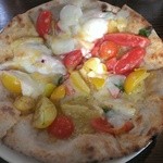 ベリーベリーファーム上田 レストラン - トマトビザ 隣の畑から取り立てのトマトを使いサッパリしたピザでした