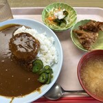 ゑびな飯店 - ご飯に対して圧倒的にルーが多いカレー