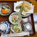 味楽 - 夕食　ぶりの照り焼き、みそ汁とデザートも付きます