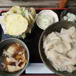 肉汁うどん天ぷら付き￥８３０