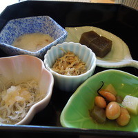 京都・嵐山 ご清遊の宿 らんざん - とろろにシラスダイコン、大豆やこんにゃくなど
