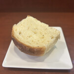 Vino Bar Due - 焼きたてパン。