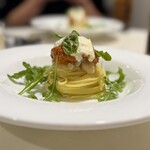 PIZZA LINDA - 上にはブラータチーズ　赤海老も