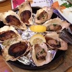 Oyster Bar ジャックポット - 焼き牡蠣。醤油味と味噌バター的なもの。