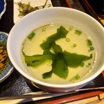 炭火焼肉ホルモン横丁 - ワカメスープ