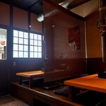 炭火焼肉ホルモン横丁 - 店内2