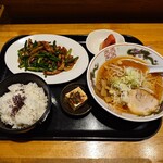 空海 - ●ランチ　800円

これなら千円位取っても、十分安く感じる量があり
しかも予想よりも、キチンとした仕事がしてあり
美味しい味わいだった

僕的に、800円のランチには到底思えないぞっ❗️
