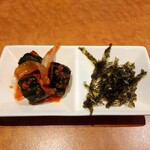 炭火焼肉ホルモン横丁 - オイキムチ 韓国海苔