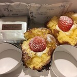 ママのえらんだ元町ケーキ - "ざくろ２個＆ラムケーキ"