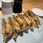 ラーメン ABE's - 餃子。¥600は少し高いかなぁ。