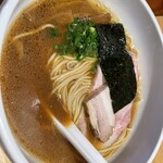 ラーメン ABE's - 丸鶏ラーメン。一番上に乗ってる小さいチャーシューが絶品です。