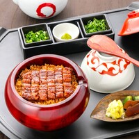 肉厚の鰻をしっかりと堪能できる、女性に人気のメニュー『ミニひつまぶし（吸物付き）』