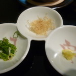 箱根強羅温泉 月の泉 - 朝ご飯：湯豆腐のお薬味