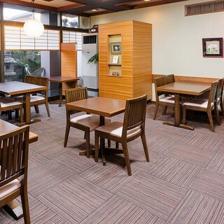 【レストラン席】予約なしでもご利用可能。奉仕料は頂戴しません。