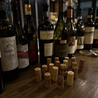 ソムリエ厳選の１０種以上の豊富なグラスワインとクラフトビール