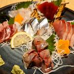 炉端焼き 鷹島本まぐろ 魚然 - 