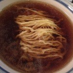 だるまや - お醤油ベースの正統派中華そば。麺は黄色く、やや縮れているためスープがよく絡みます。