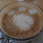 カフェ 茶華 - ソイラテ：あしあとが可愛い