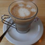 カフェ 茶華 - ソイラテ：あしあとが可愛い