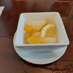 SUN華鳳 - 連れが注文したデザート(杏仁豆腐)+150円