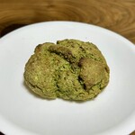 スコーンと焼き菓子のお店 グーテ - 宇治の抹茶スコーン
      お抹茶の香り、風味がすごいです！
      普通の抹茶焼き菓子の2倍はお抹茶が入ってるのでは？と思わせるテイストです
      