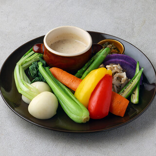 女性にも大人気の『いろどり野菜のバーニャカウダ』