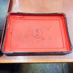 そば処 更科 - ロゴ入りの重箱。