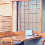 そば処 更科 - 余裕ある席数の二階。