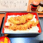 そば処 更科 - 白ご飯に浮かぶ"海老天"。