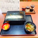 そば処 更科 - ■ 天重、1,900円。蓋付きという特別感。
