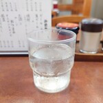 そば処 更科 - 着席後すぐに提供してくれる、冷たいお水。