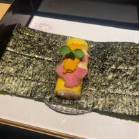 個室和食 肉割烹 吟次郎 品川駅前店 - 蝦夷鮑と霜降り牛舌炙り手巻き寿司